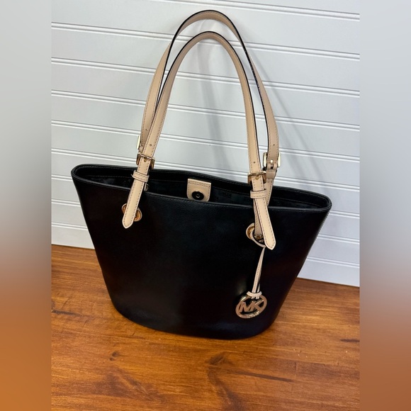 Michael Kors black & tan jetset shoulder tote bag purse. - Picture 15 of 15